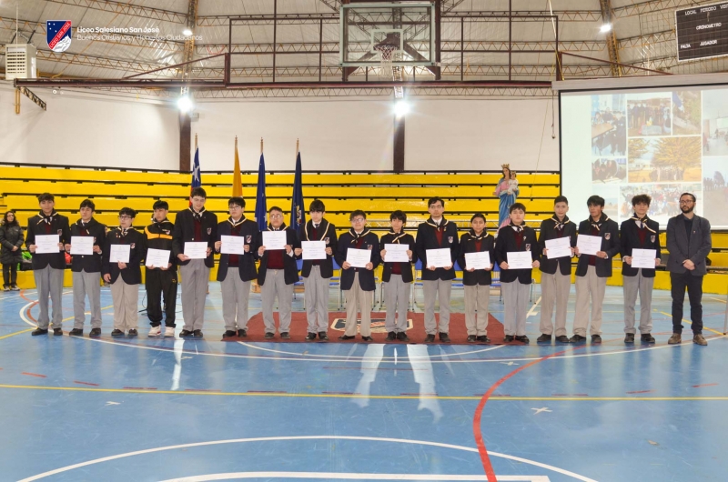 Un compromiso con la Tierra: 19 estudiantes son investidos como Forjadores Ambientales en el Liceo San José 
